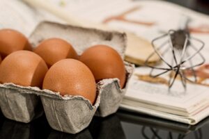 食事でタンパク質を摂取し育毛に効果的なレシピは？